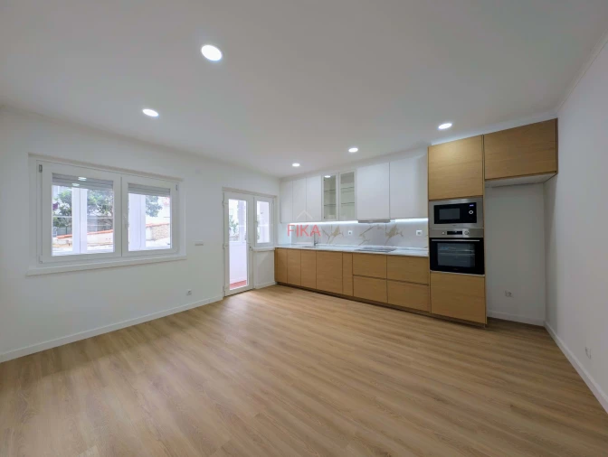 Apartamento T3 para Venda em Seixal Foto 4