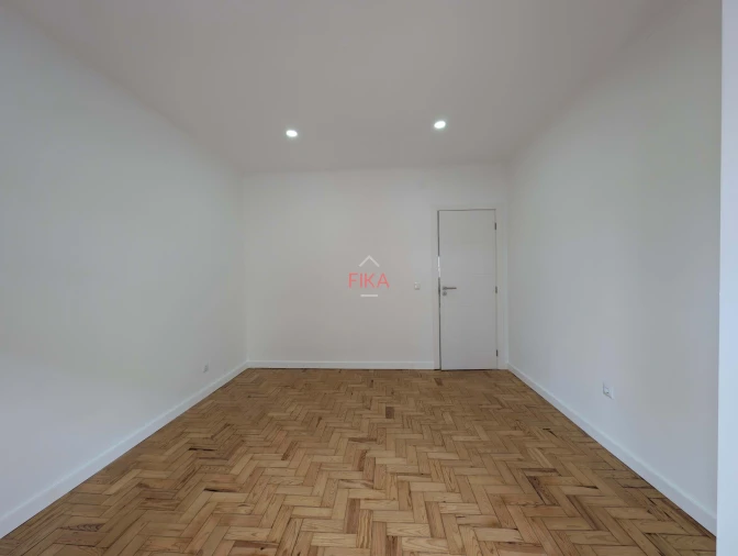 Apartamento T3 para Venda em Seixal Foto 19