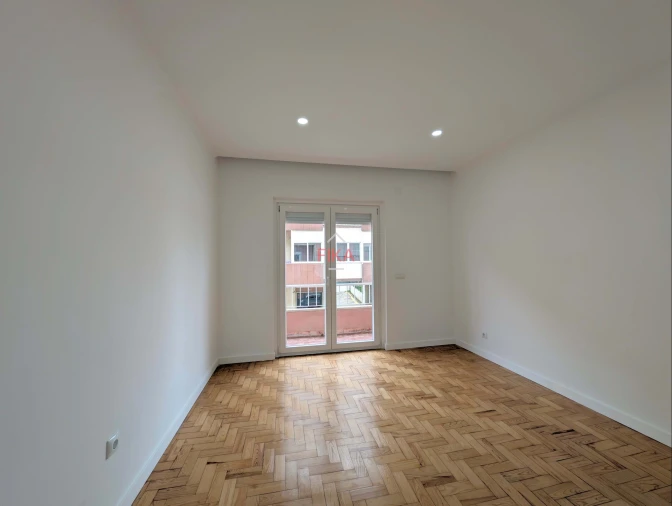 Apartamento T3 para Venda em Seixal Foto 18