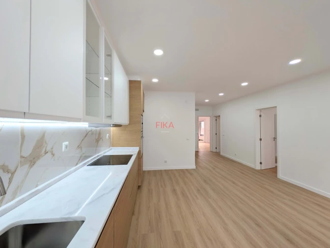 Apartamento T3 para Venda em Seixal Foto 5