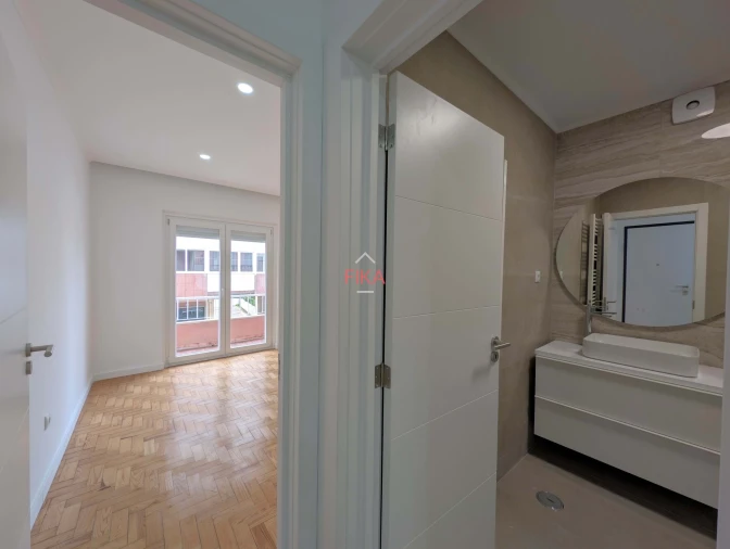 Apartamento T3 para Venda em Seixal Foto 16