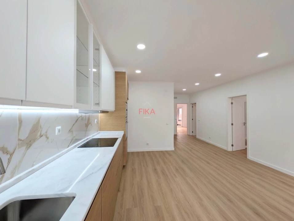 Apartamento T3 para Venda em Seixal Foto 5
