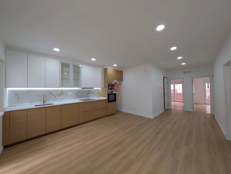 Apartamento T3 para Venda em Seixal Foto 8