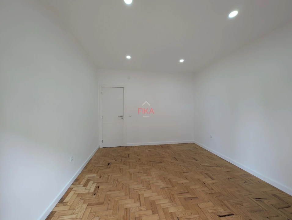 Apartamento T3 para Venda em Seixal Foto 22