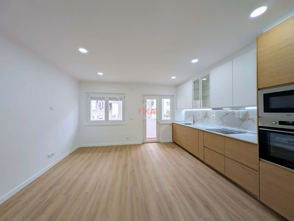 Apartamento T3 para Venda em Seixal Foto 6