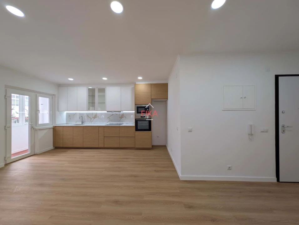 Apartamento T3 para Venda em Seixal Foto 1