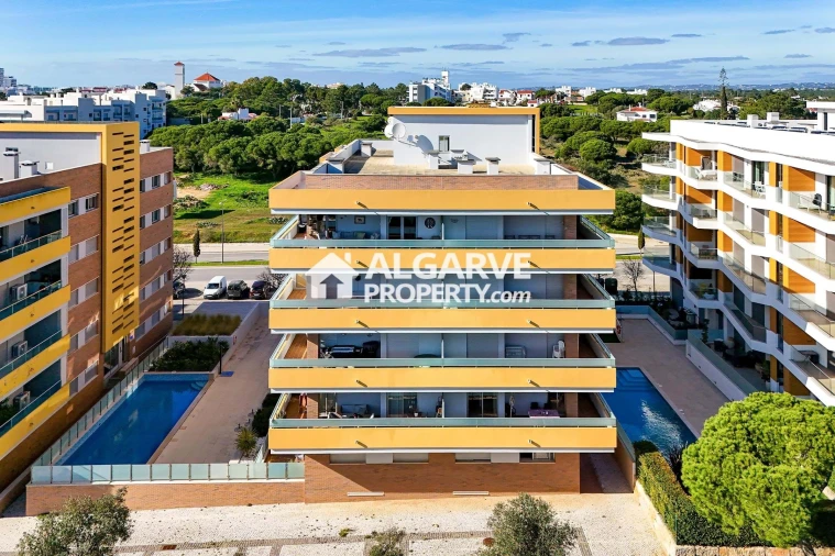 Apartamento T3 para Venda em Quarteira Foto 30