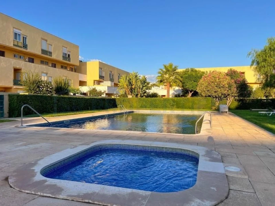 Apartamento T2 para Venda em Quarteira Foto 1