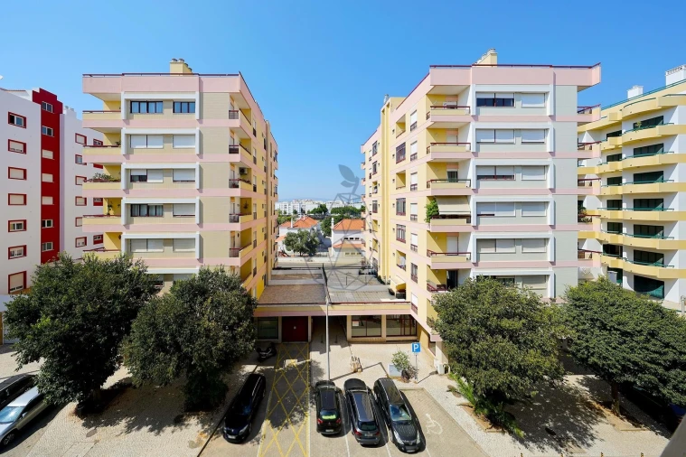 Apartamento T3 para Arrendamento em Portimão Foto 32