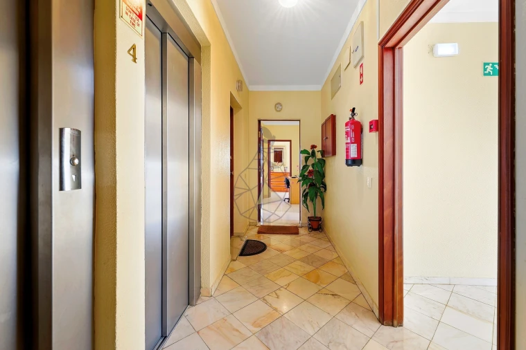 Apartamento T3 para Arrendamento em Portimão Foto 36