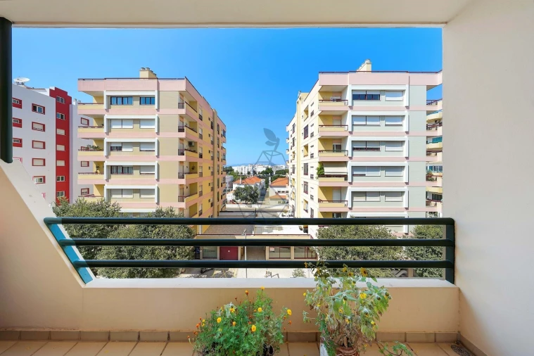 Apartamento T3 para Arrendamento em Portimão Foto 13