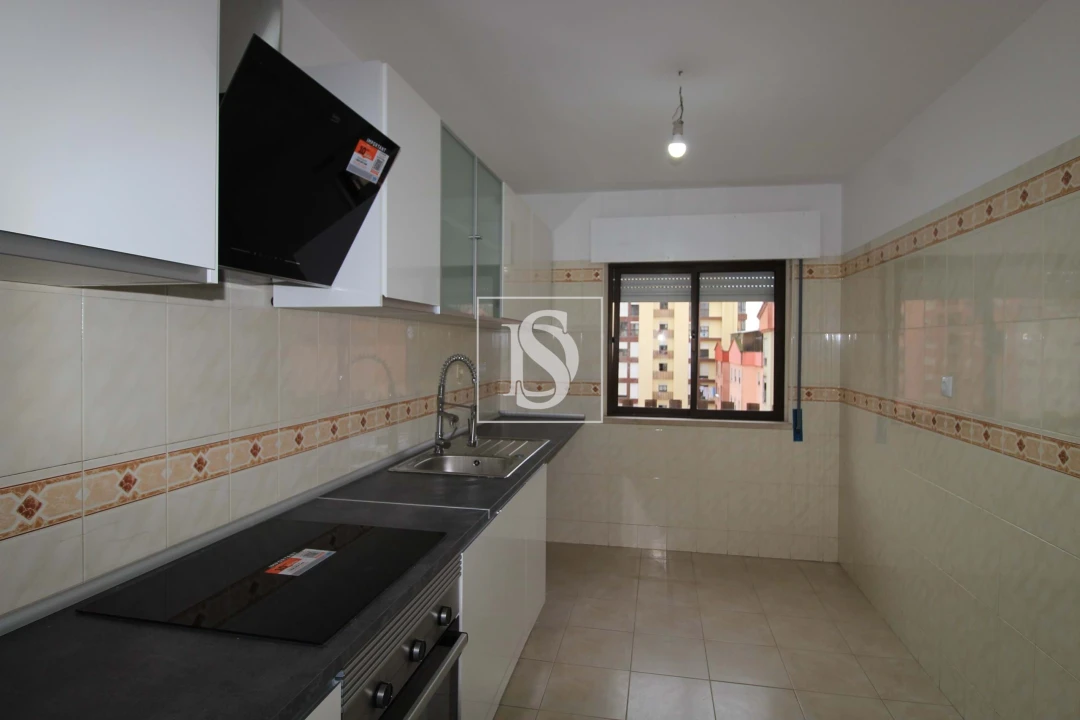 Apartamento T2 para Venda em Algueirão-Mem Martins Foto 14