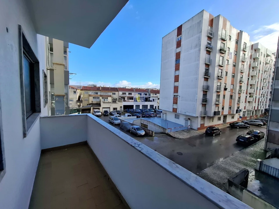 Apartamento T2 para Arrendamento em Caldas da Rainha - Santo Onofre e Serra do Bouro Foto 6