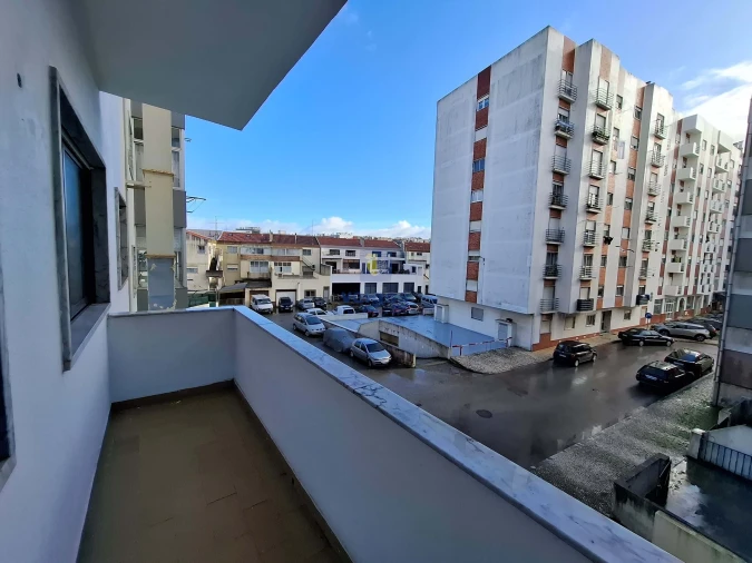 Apartamento T2 para Arrendamento em Caldas da Rainha - Santo Onofre e Serra do Bouro Foto 6