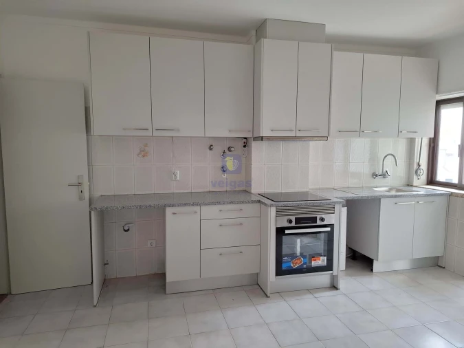 Apartamento T2 para Arrendamento em Caldas da Rainha - Santo Onofre e Serra do Bouro Foto 5