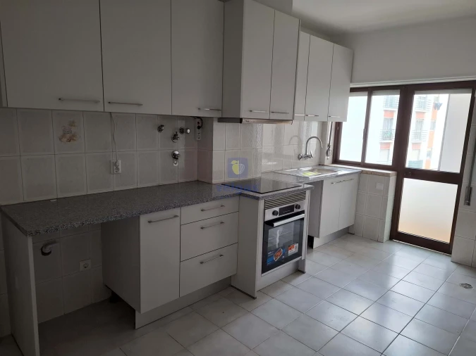 Apartamento T2 para Arrendamento em Caldas da Rainha - Santo Onofre e Serra do Bouro Foto 1