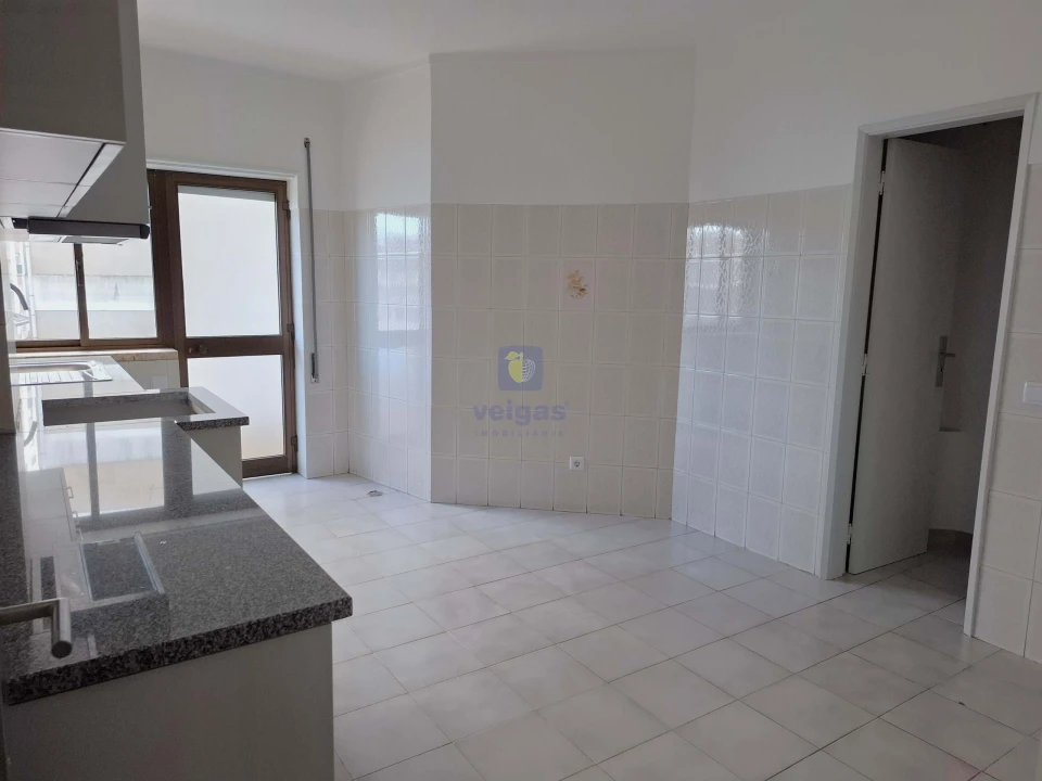 Apartamento T2 para Arrendamento em Caldas da Rainha - Santo Onofre e Serra do Bouro Foto 4