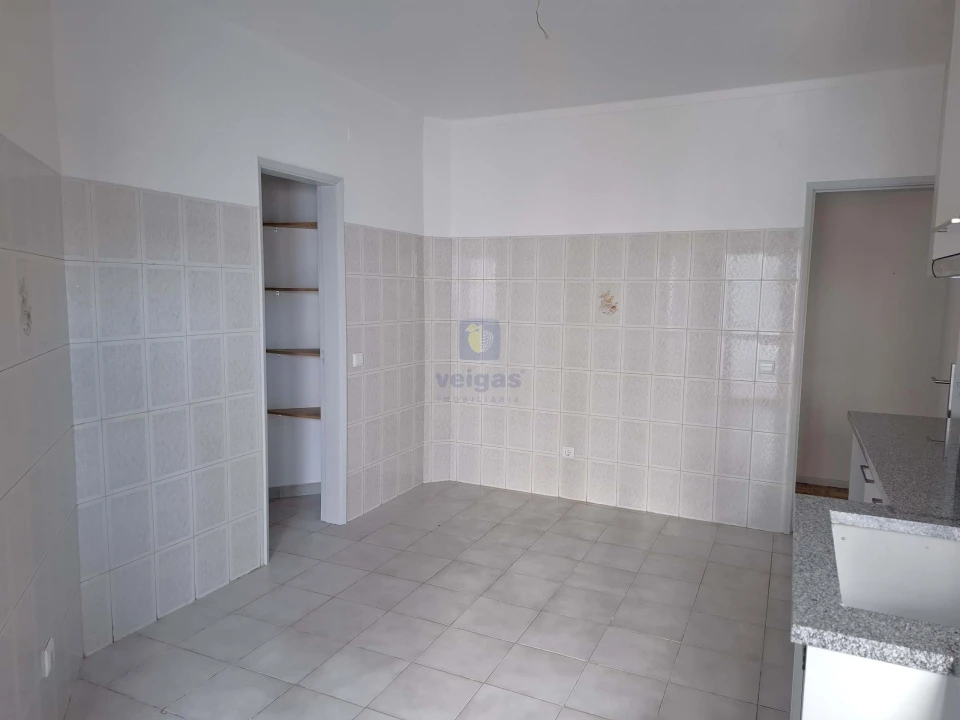 Apartamento T2 para Arrendamento em Caldas da Rainha - Santo Onofre e Serra do Bouro Foto 8