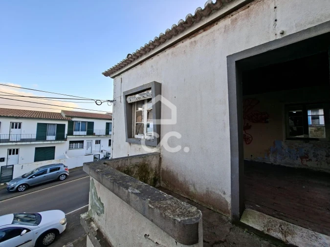 Moradia T3 para Venda em Praia da Vitoria (Santa Cruz) Foto 2