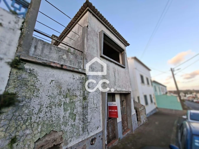 Moradia T3 para Venda em Praia da Vitoria (Santa Cruz)