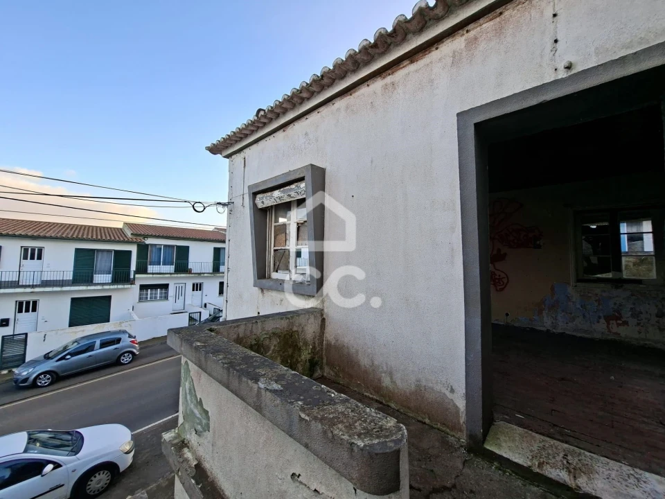 Moradia T3 para Venda em Praia da Vitoria (Santa Cruz) Foto 2