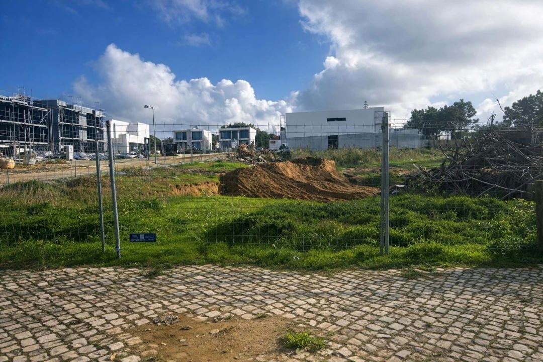 Terreno para Venda em Agualva e Mira-Sintra Foto 1