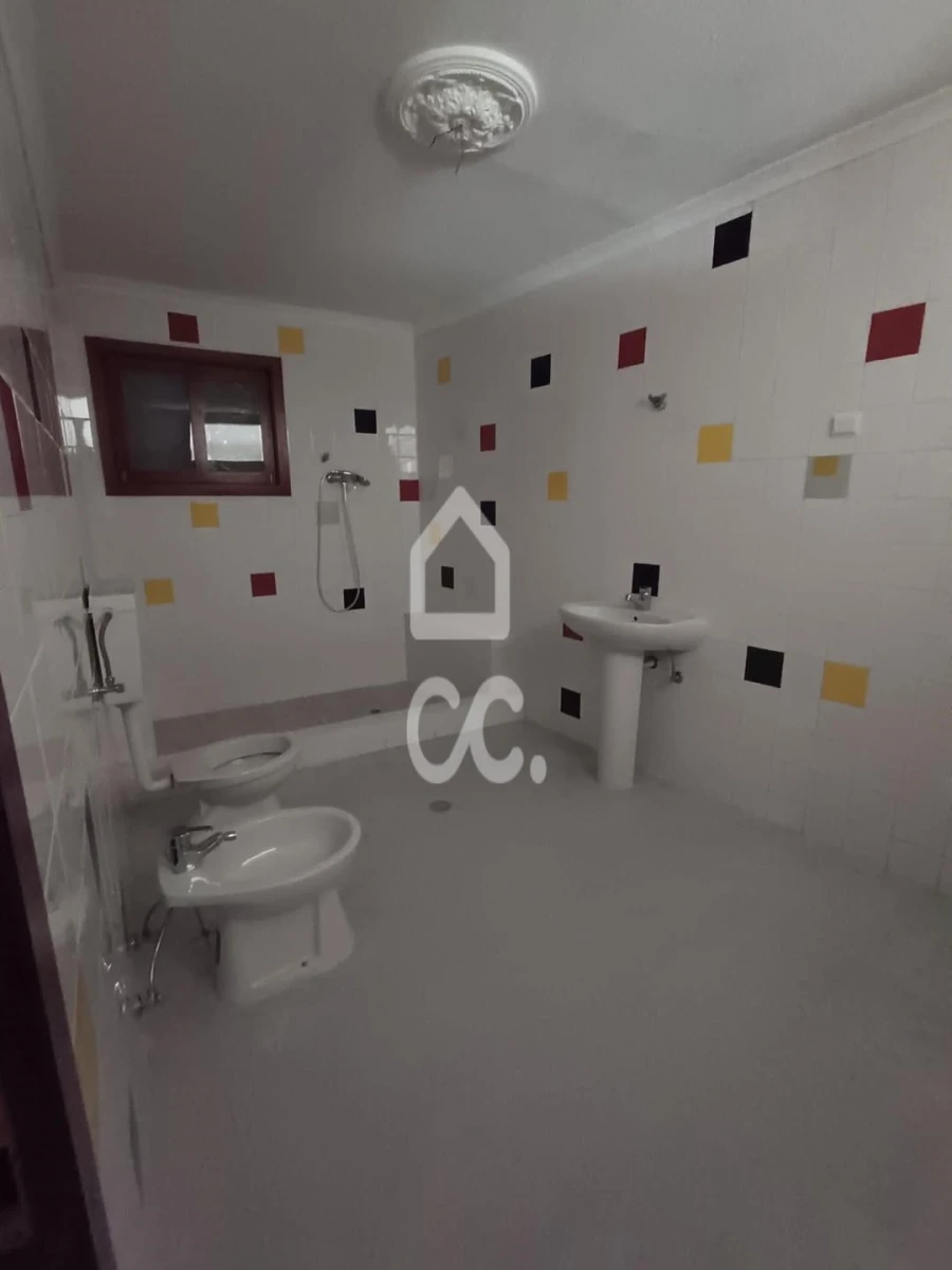 Moradia T6 para Venda em Covilhã e Canhoso Foto 4