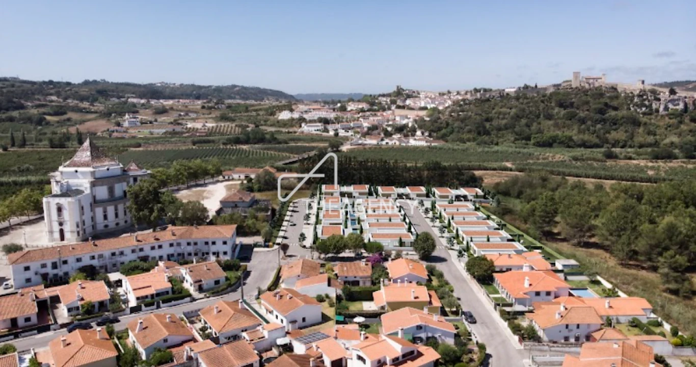 Moradia T3 para Venda em Santa Maria, São Pedro e Sobral da Lagoa Foto 1