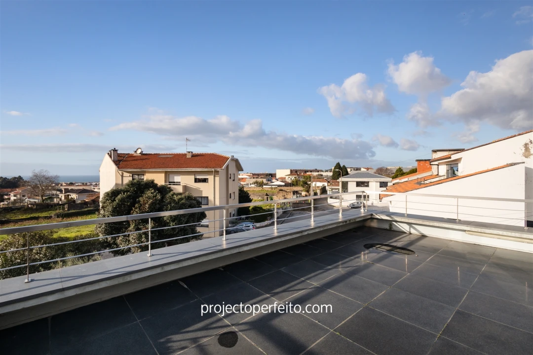 Moradia T5 para Venda em Arcozelo Foto 18