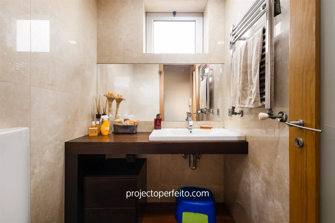 Moradia T5 para Venda em Arcozelo Foto 8