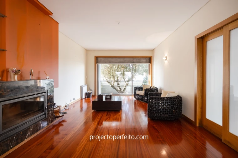 Moradia T5 para Venda em Arcozelo Foto 5