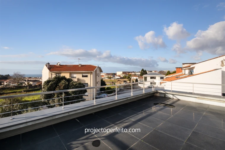 Moradia T5 para Venda em Arcozelo Foto 18