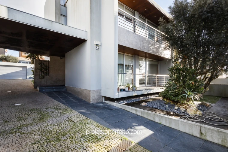 Moradia T5 para Venda em Arcozelo Foto 1