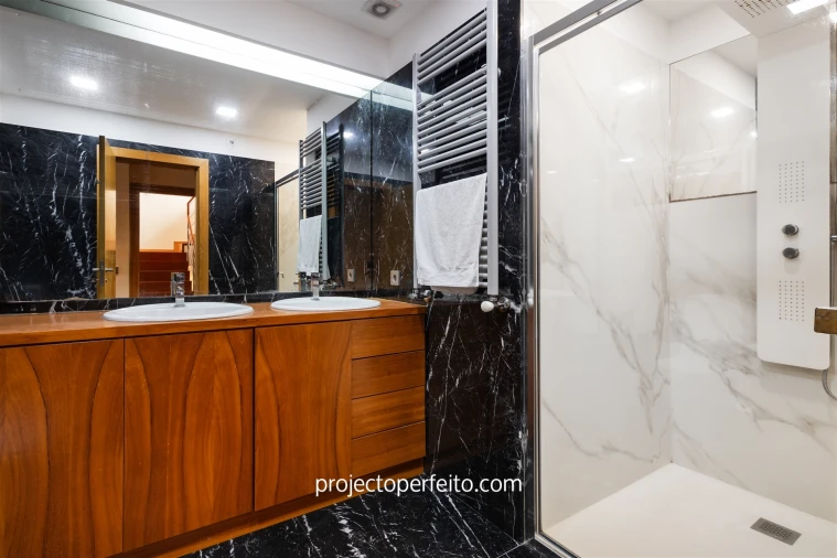 Moradia T5 para Venda em Arcozelo Foto 11