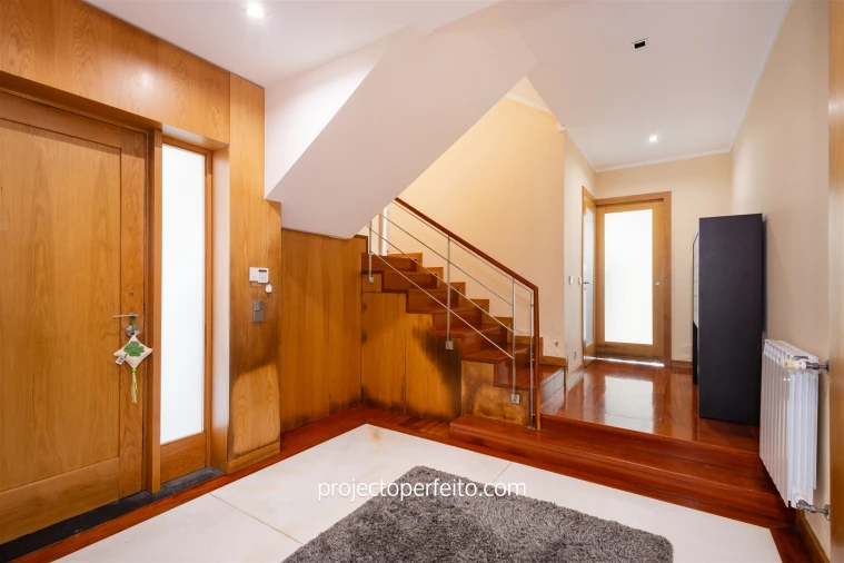 Moradia T5 para Venda em Arcozelo Foto 6