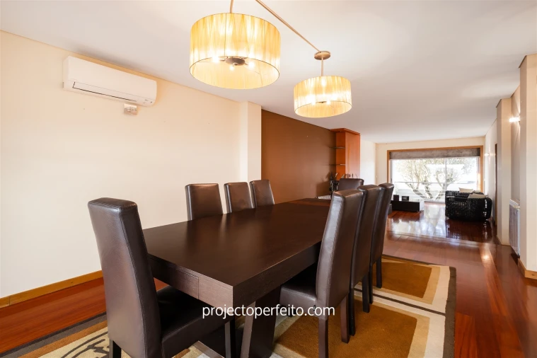 Moradia T5 para Venda em Arcozelo Foto 4