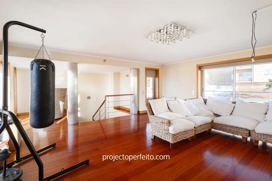 Moradia T5 para Venda em Arcozelo Foto 17