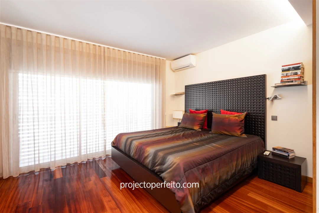 Moradia T5 para Venda em Arcozelo Foto 13