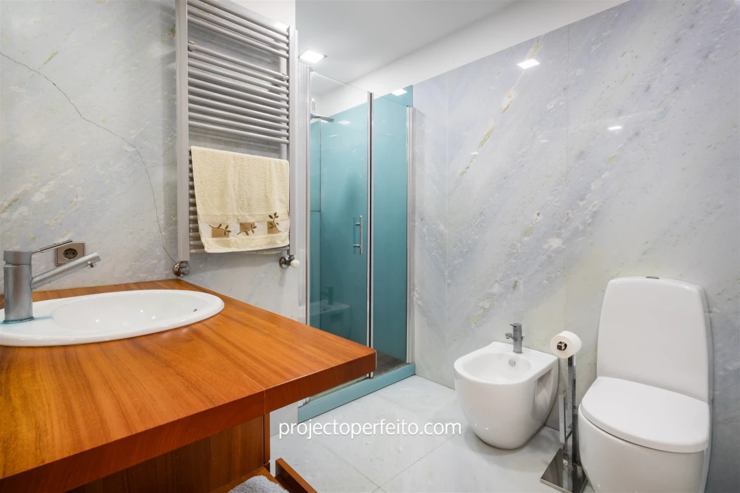 Moradia T5 para Venda em Arcozelo Foto 10