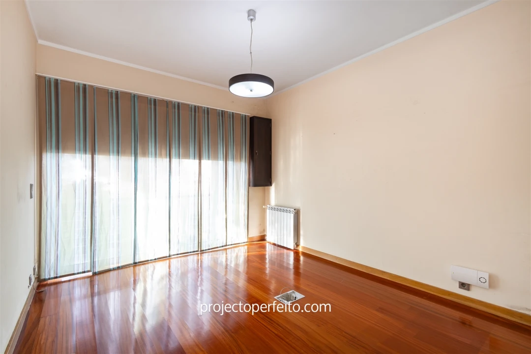 Moradia T5 para Venda em Arcozelo Foto 7