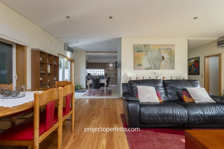 Moradia T4 para Venda em São Felix da Marinha Foto 9