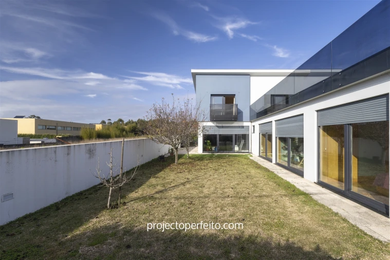 Moradia T4 para Venda em São Felix da Marinha Foto 3