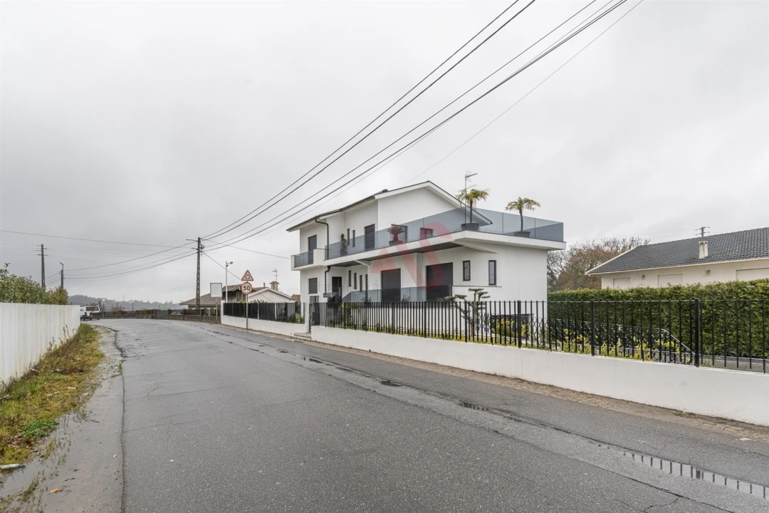 Moradia T4 para Venda em Torrados e Sousa Foto 1