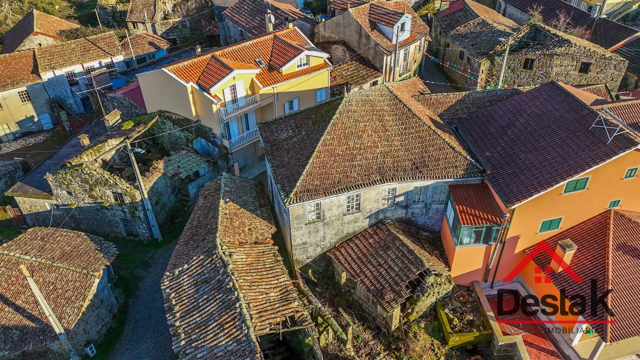 Moradia T4 para Venda em Queirã Foto 35