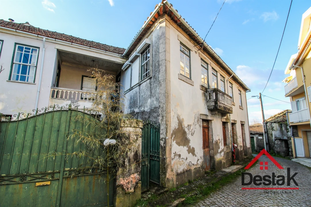 Moradia T4 para Venda em Queirã Foto 1