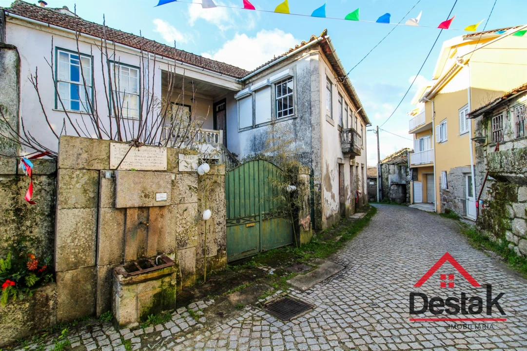 Moradia T4 para Venda em Queirã Foto 2