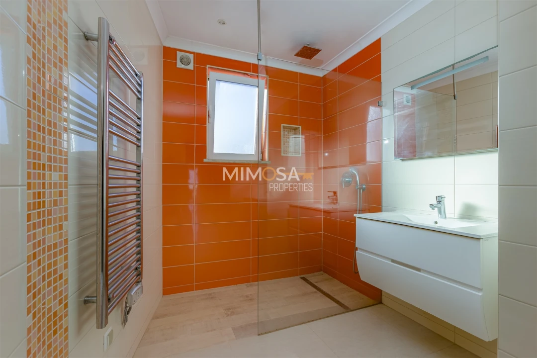 Moradia T4 para Venda em Lagos (São Sebastião e Santa Maria) Foto 34