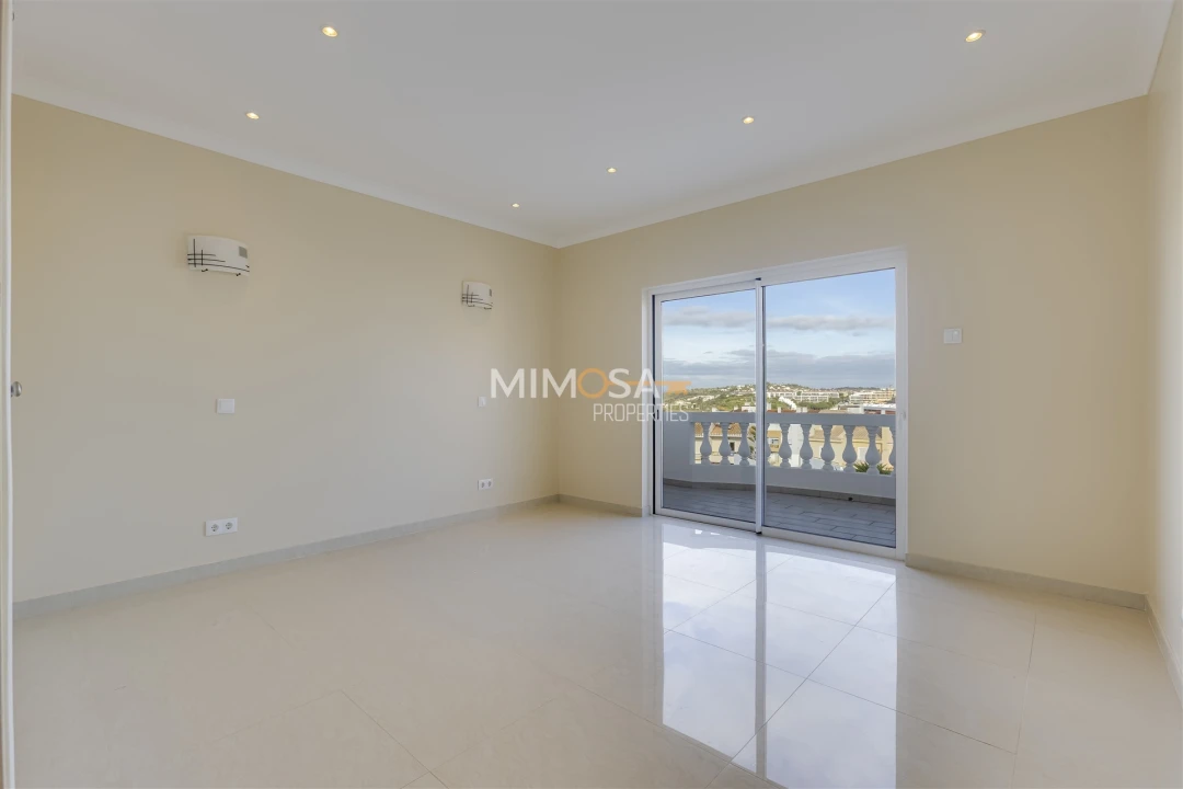 Moradia T4 para Venda em Lagos (São Sebastião e Santa Maria) Foto 31