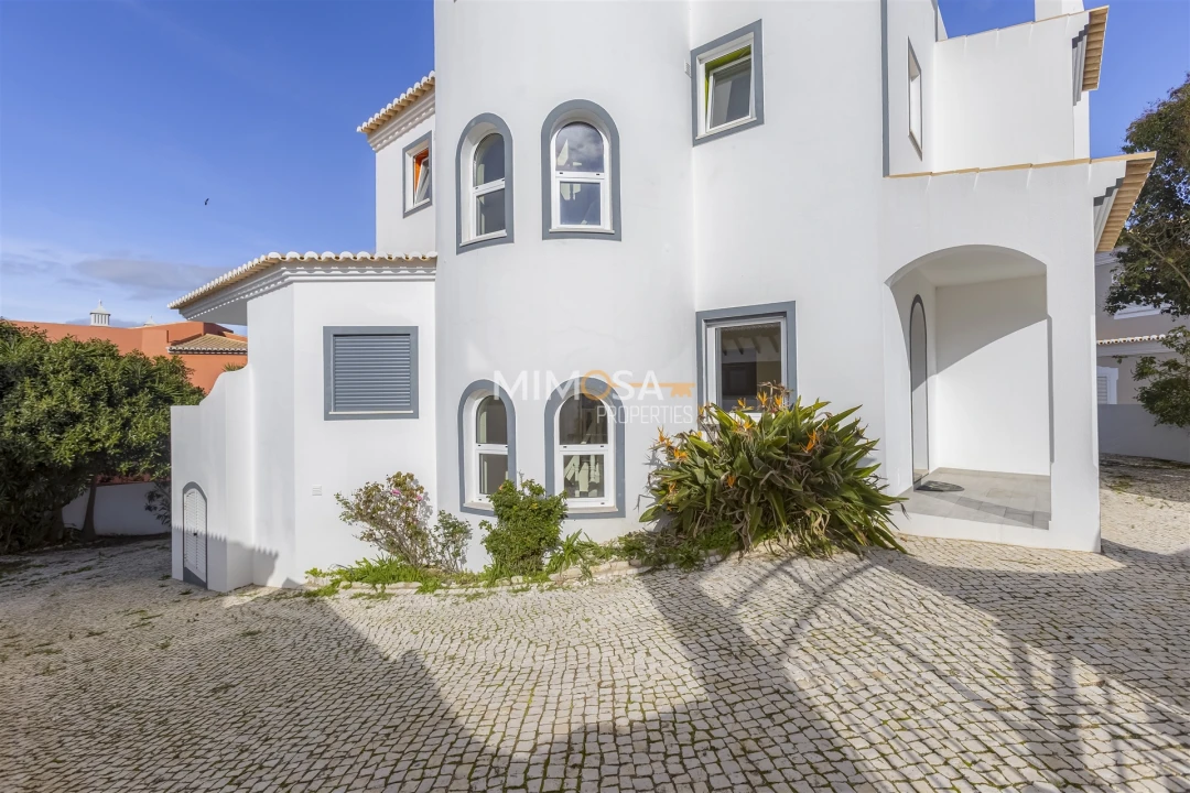 Moradia T4 para Venda em Lagos (São Sebastião e Santa Maria) Foto 3