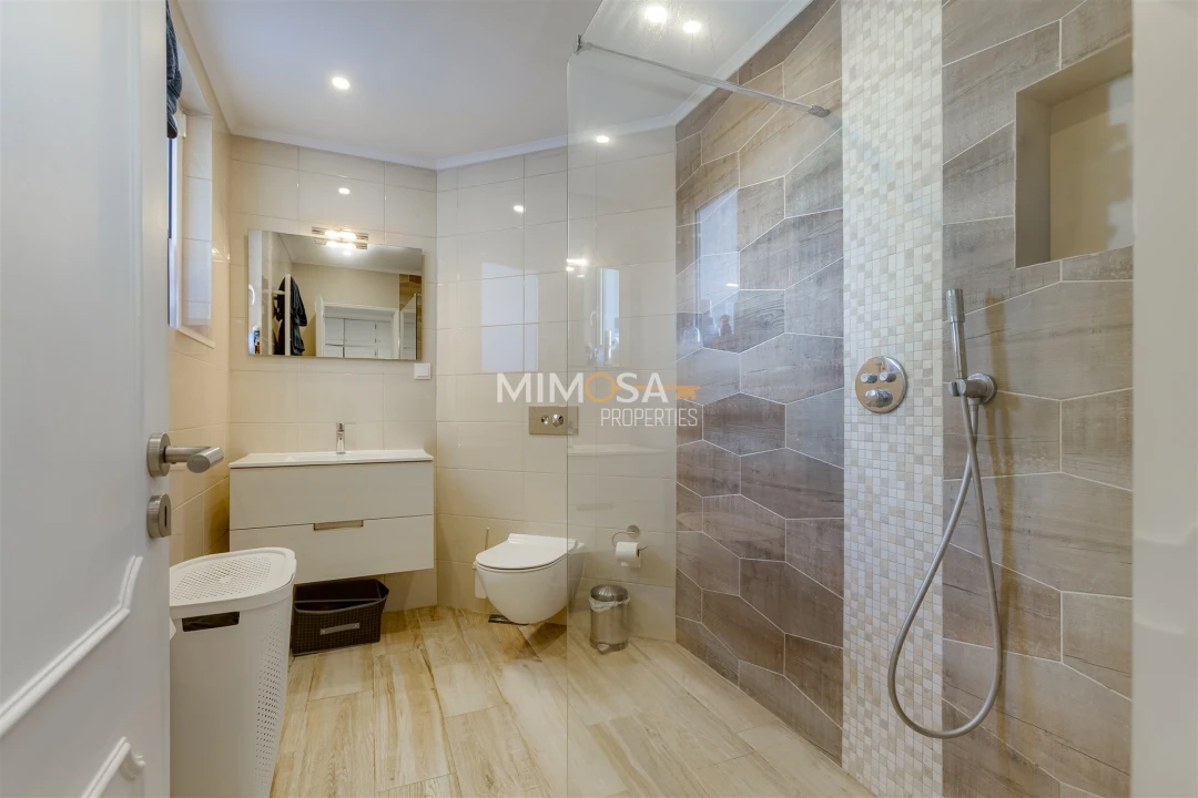 Moradia T4 para Venda em Lagos (São Sebastião e Santa Maria) Foto 11